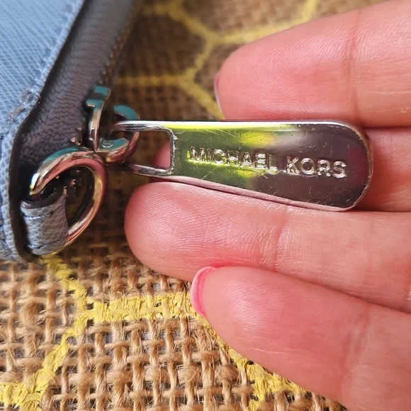 Michael Kors Pale Blue Jet Set Wallet - Picture 3 of 7